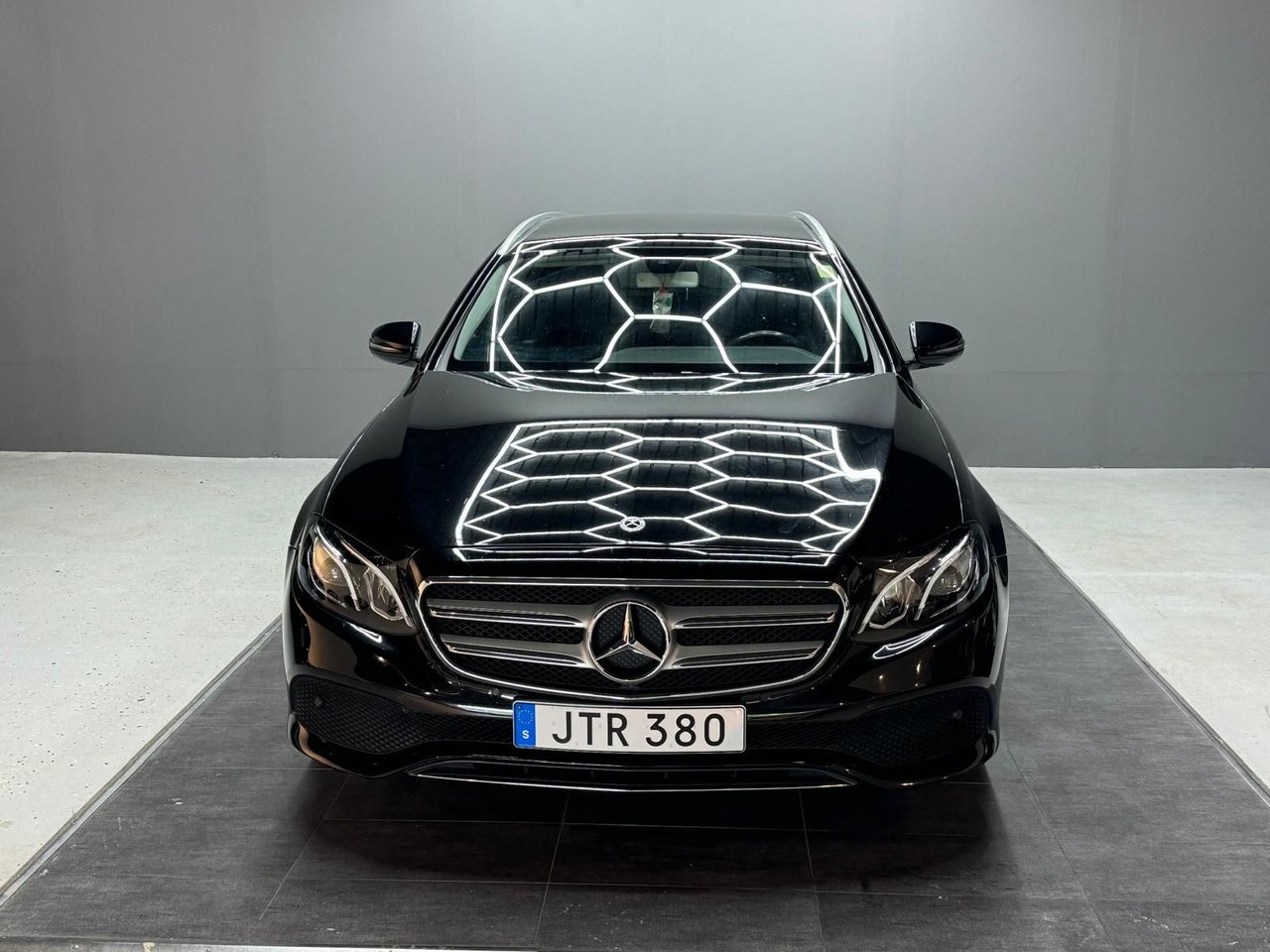 Mercedes-Benz E 2018, bild 2/25