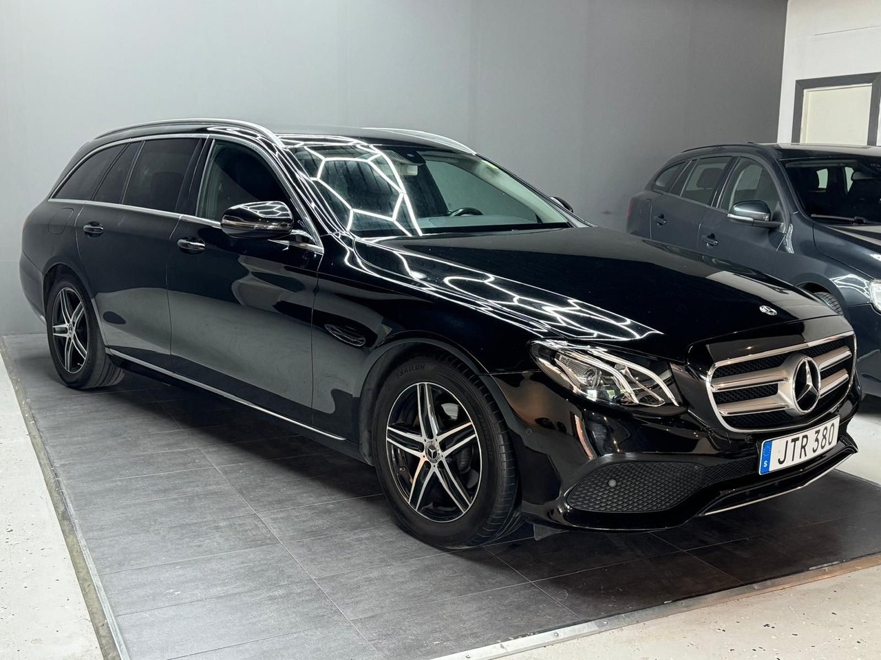 Mercedes-Benz E 2018, bild 3/25
