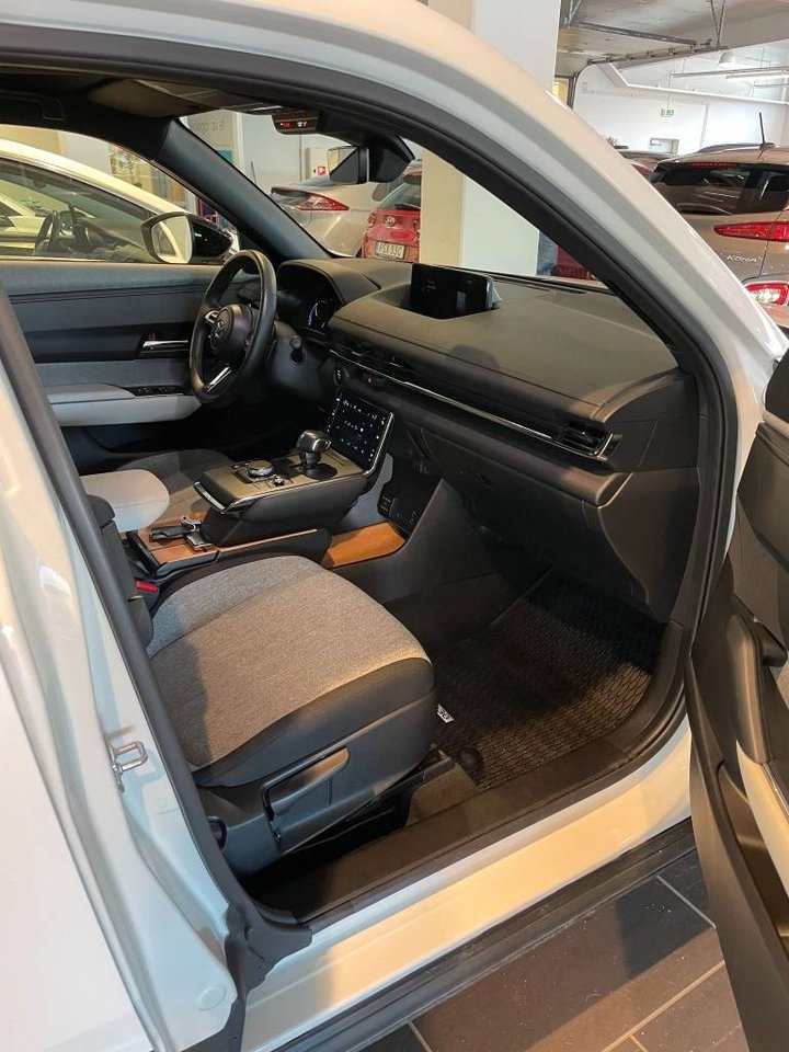 Mazda MX-30 e-Skyactiv BEV 143hk 2020, photo 7/10