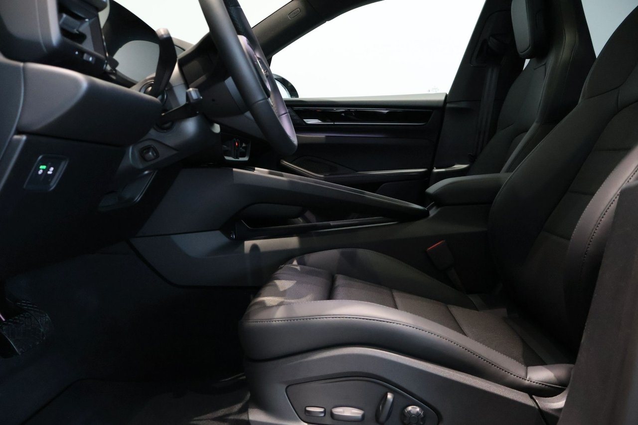 Porsche Macan 4 Electric 2024, bild 4/10