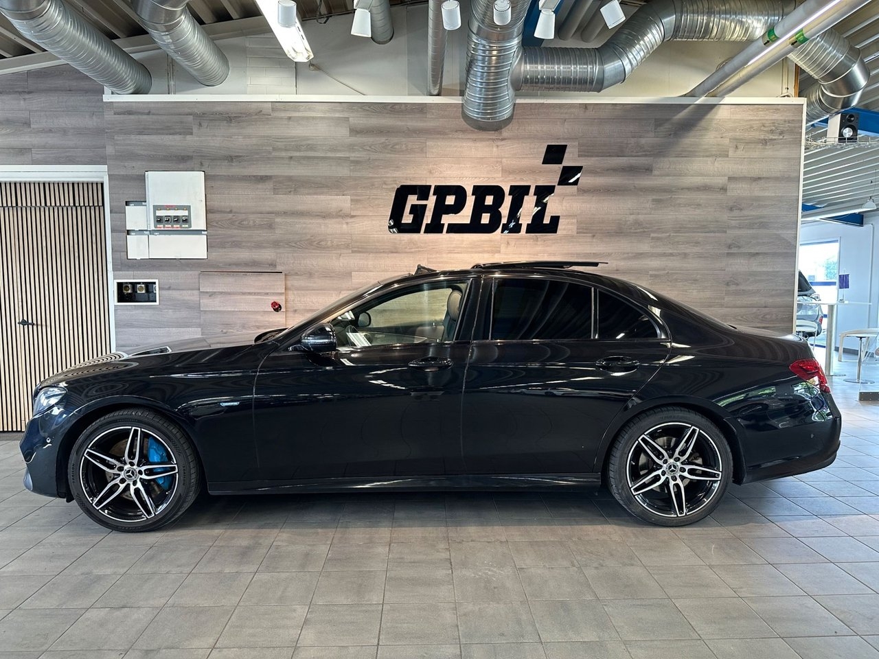Mercedes-Benz E 350 e AMG Line Pano 2018, kuva 2/10