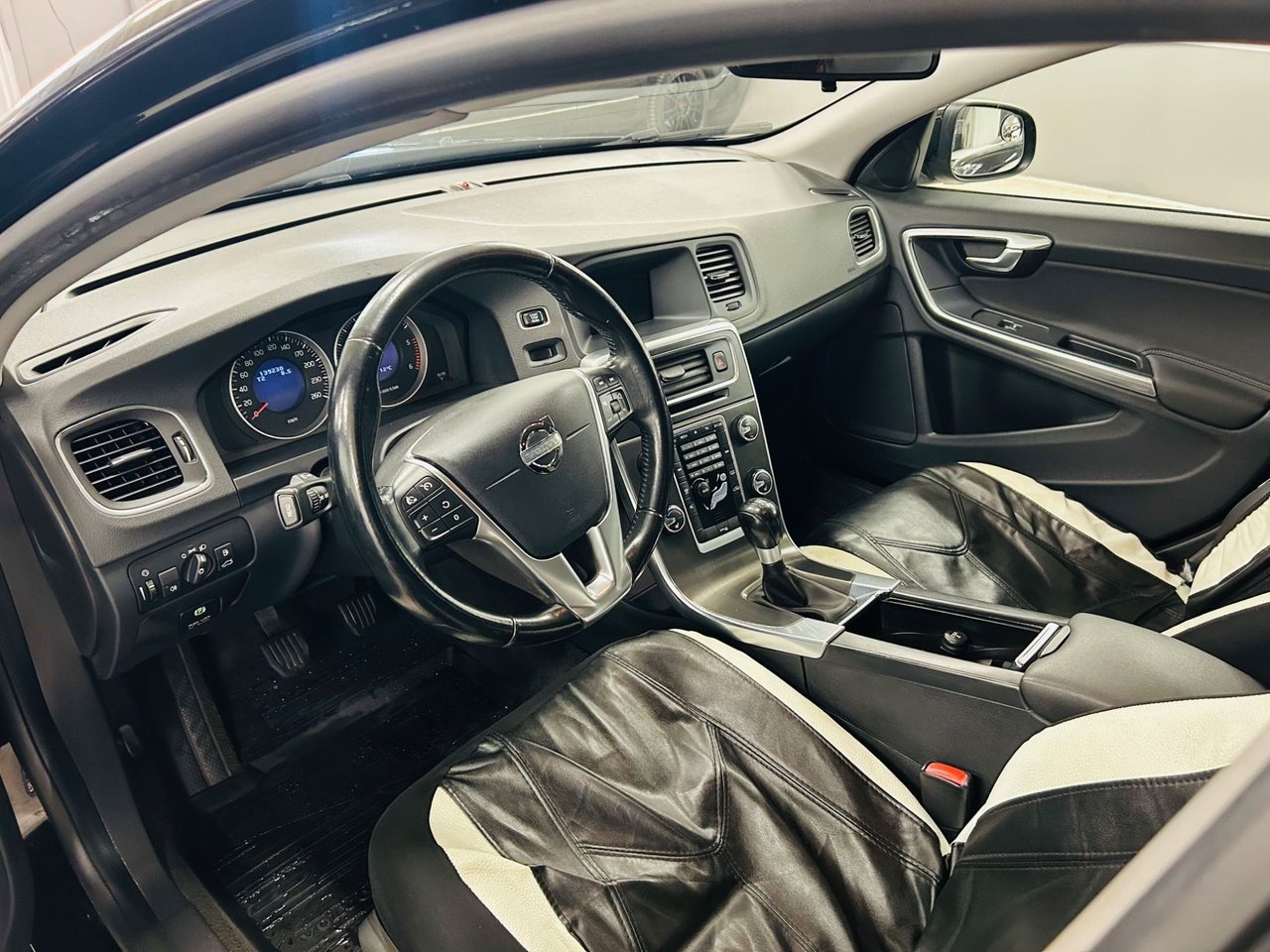Volvo V60 D2 Momentum Euro 5,NyBesiktad 2012, bild 7/10