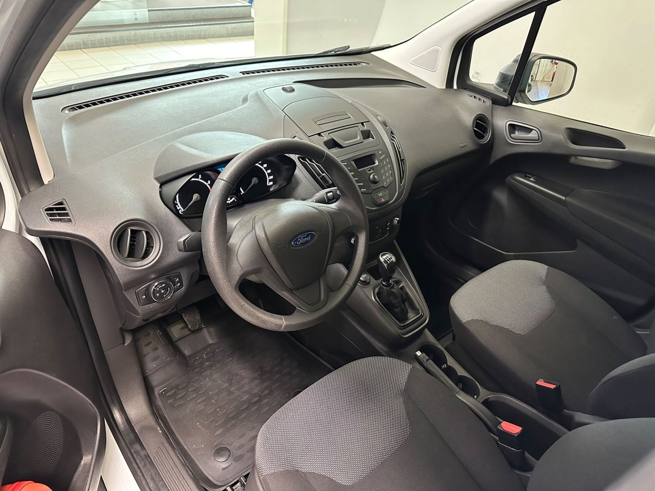 Ford Transit Courier 2019, bild 5/7