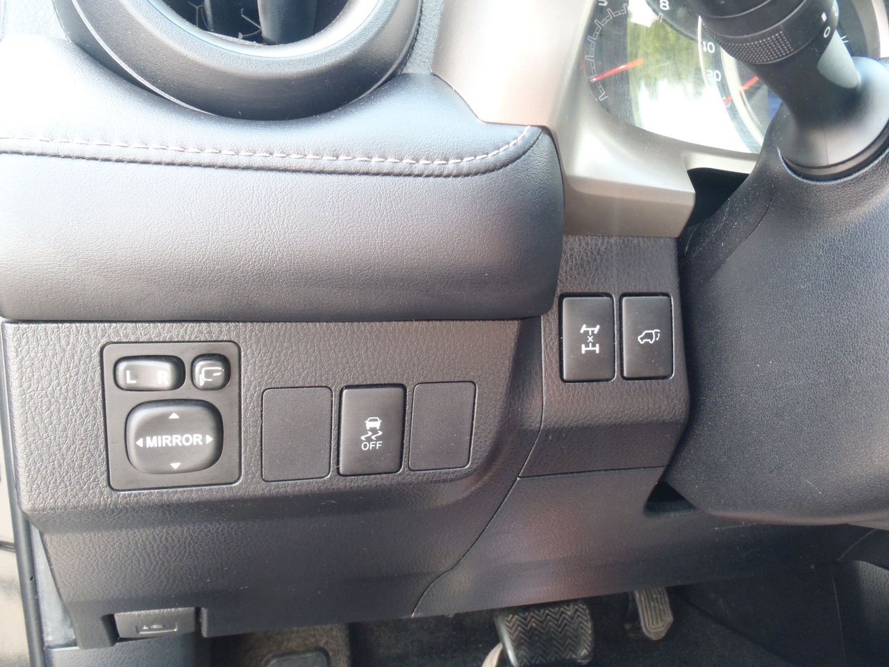 Toyota RAV4 2.0 4WD Multidrive S 150hk 2014, bild 7/10