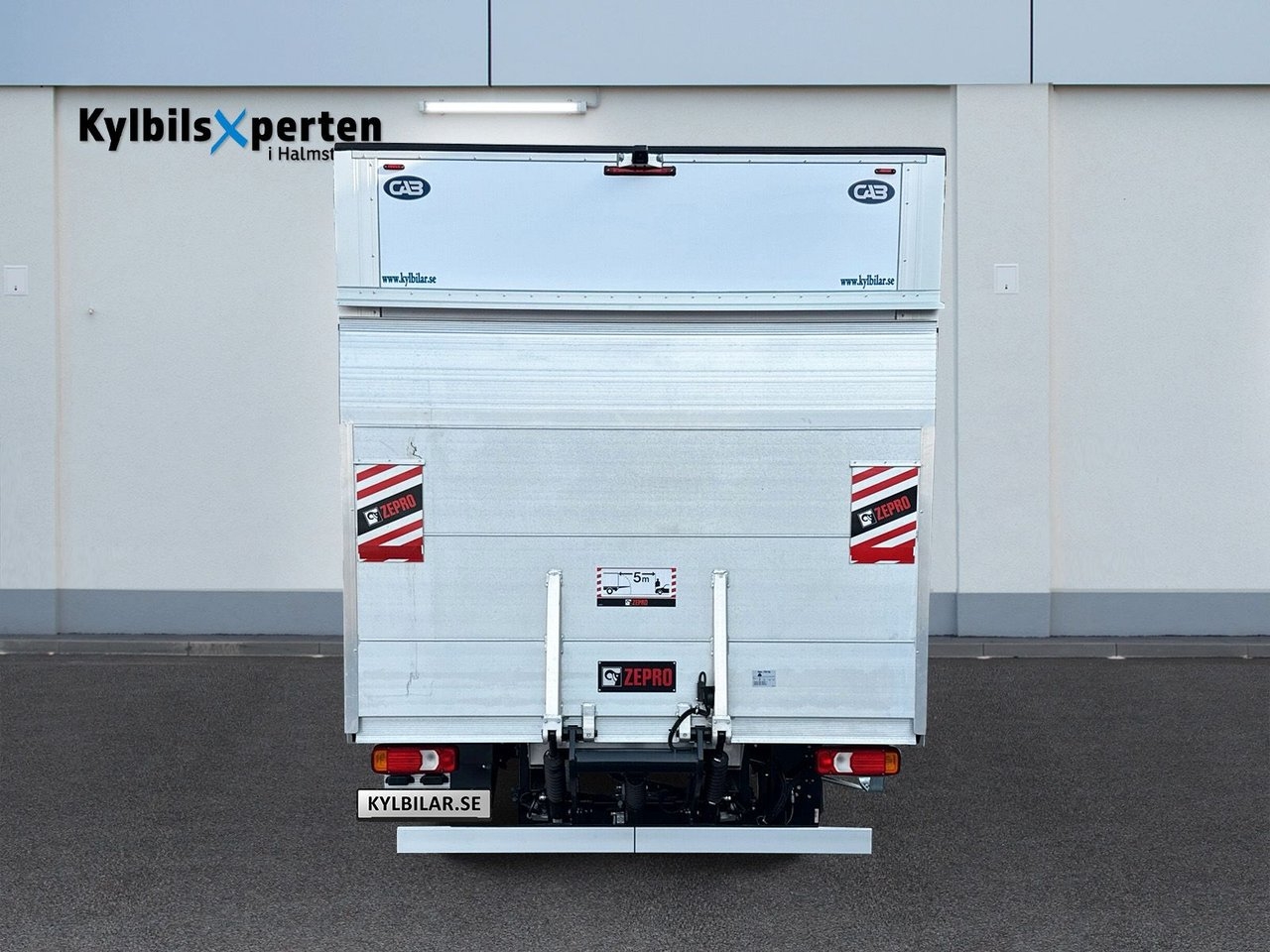 Iveco Daily Kylbil med bakgavelhiss 2025, bild 4/15