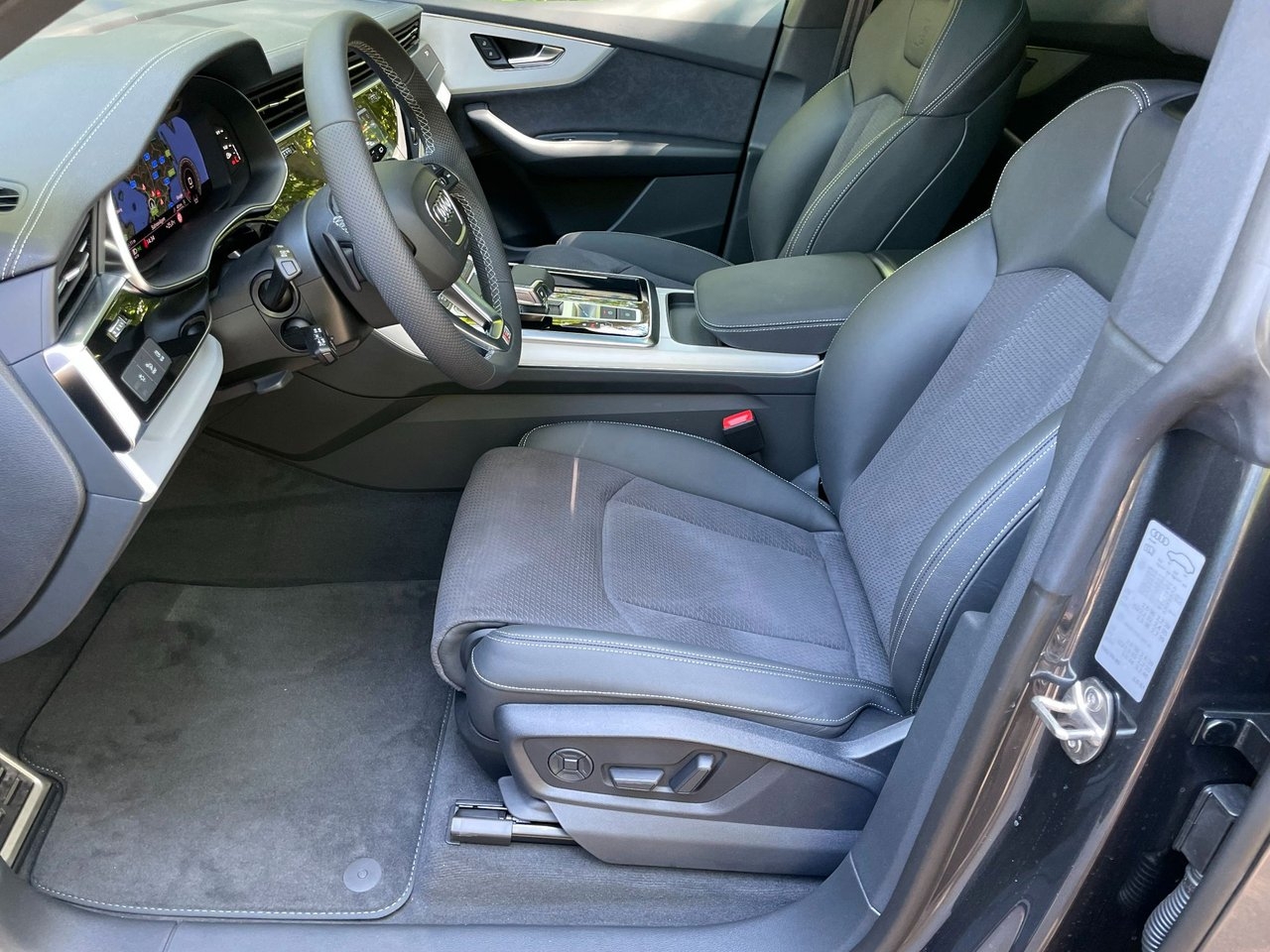 Audi Q8 TDI 286Hk Q S-LINE Glastak 2023, kuva 6/7