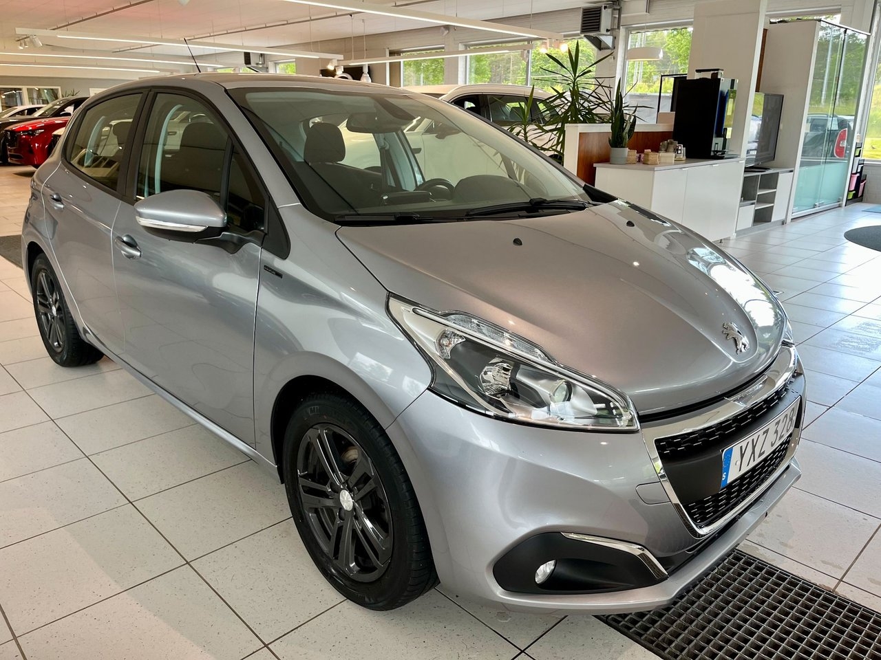 Peugeot 208 Signature 5d 1.2 PureTech 82 2018, bild 4/10