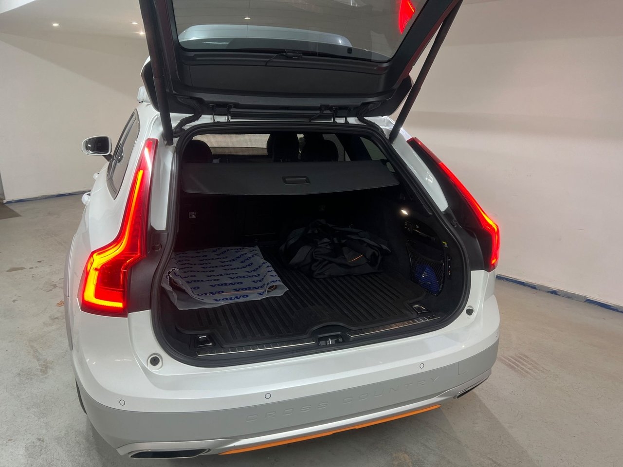 Volvo V90 Cross Country 2018, kuva 2/10