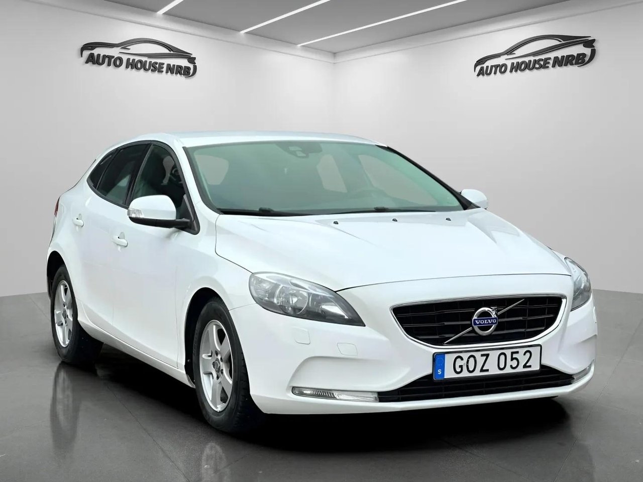 Volvo V40 2015, photo 4/10