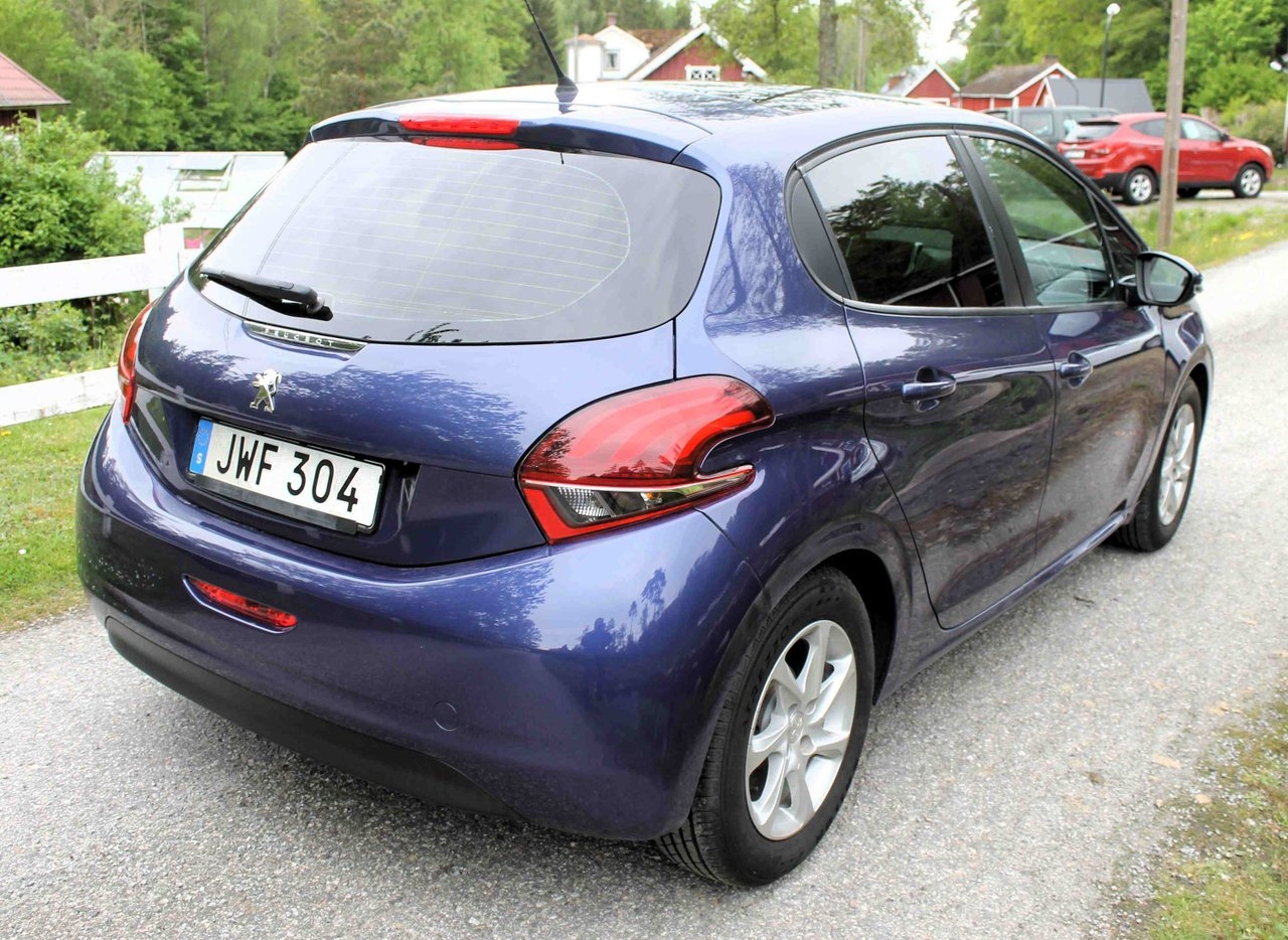 Peugeot 208 5-dörrar 1.2 PureTech 2015, bild 2/3