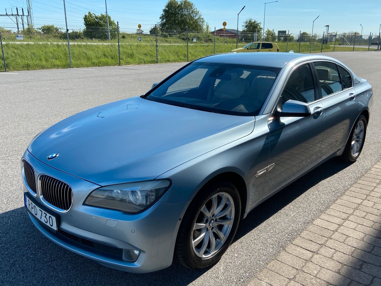 BMW 750 2010, bild 3/11