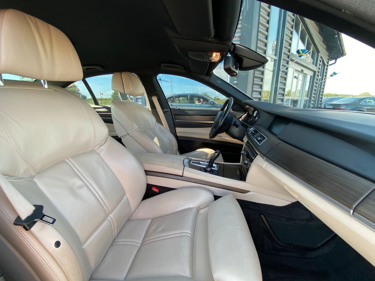 BMW 750 2010, bild 6/11