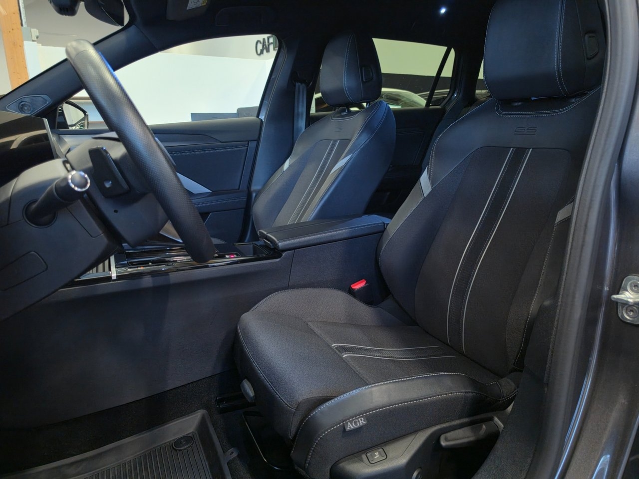 Opel Astra 2024, photo 7/16