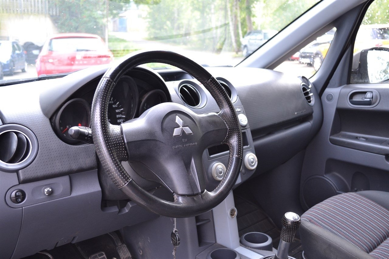 Mitsubishi Colt 1.3 MPI Manuell, 95hk 2008, bild 6/13