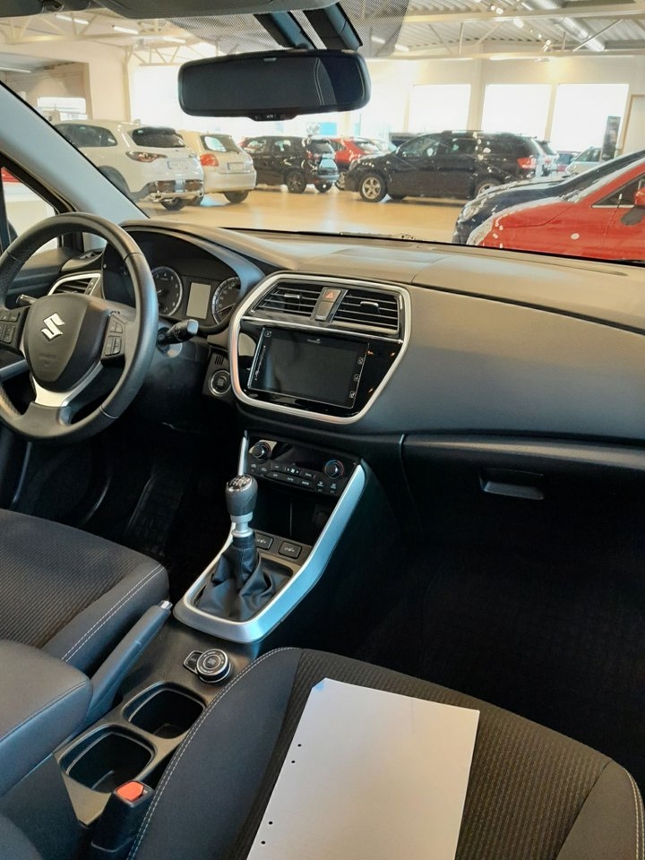Suzuki S-Cross 2018, bild 7/10