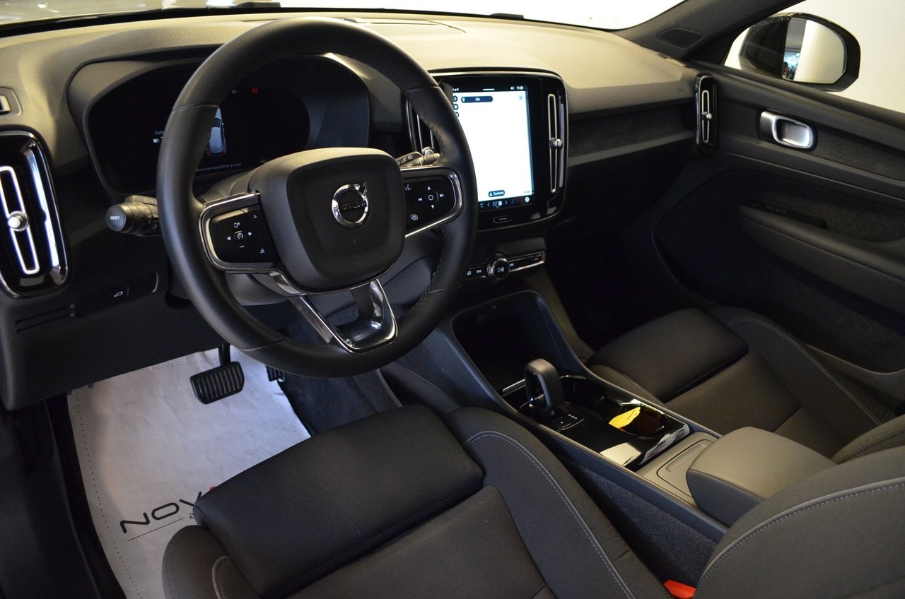 Volvo XC40 2023, bild 2/10