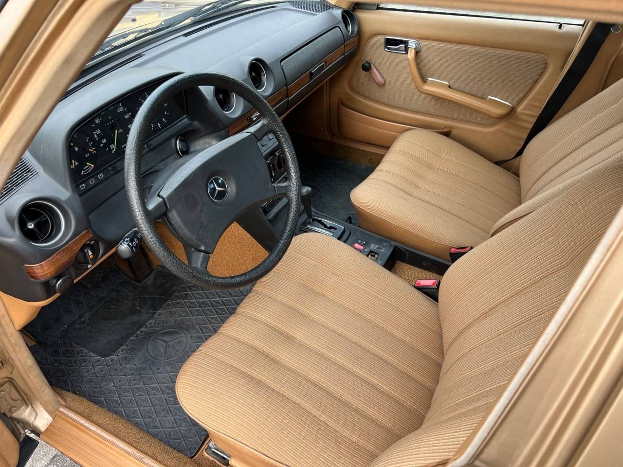 Mercedes-Benz 230 E AUT 136HK 1983, bild 5/8