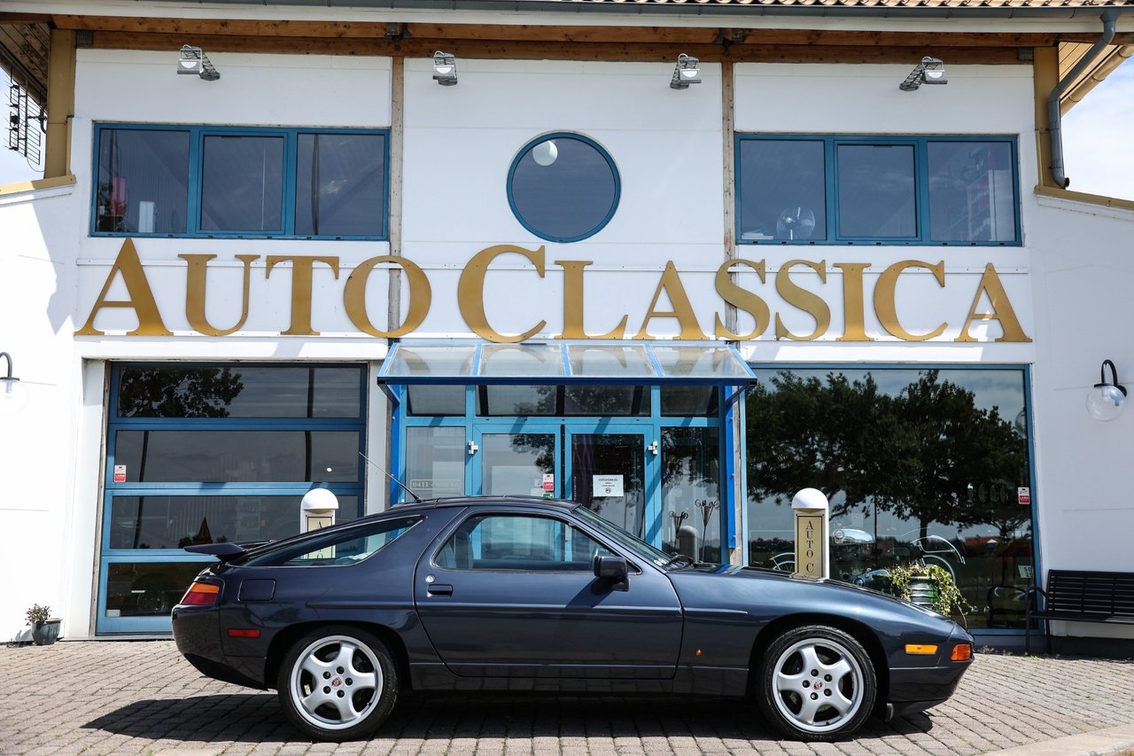 Porsche 928