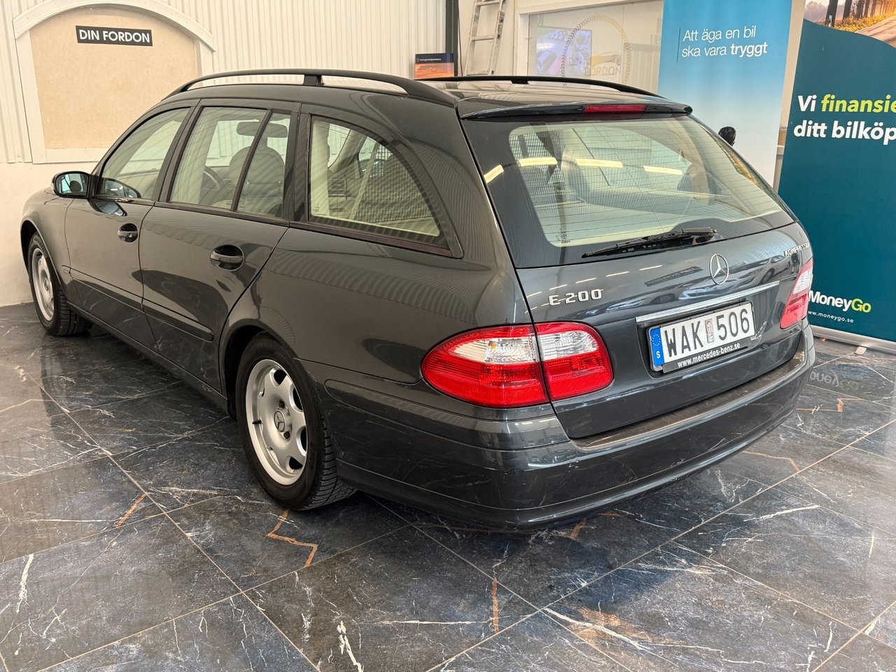 Mercedes-Benz E 2004, kuva 7/10