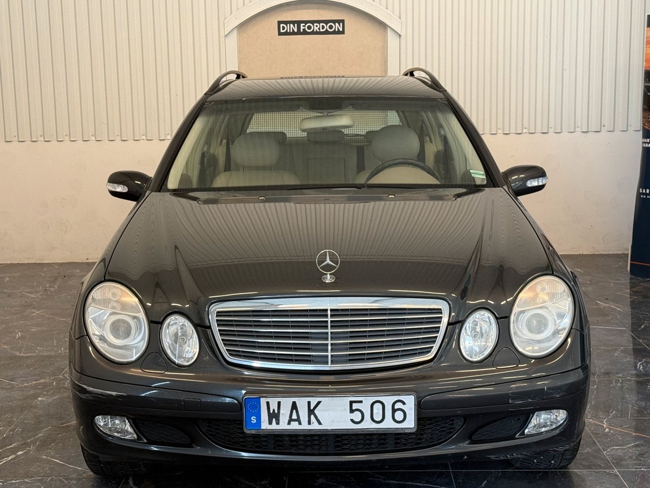 Mercedes-Benz E 2004, kuva 2/10