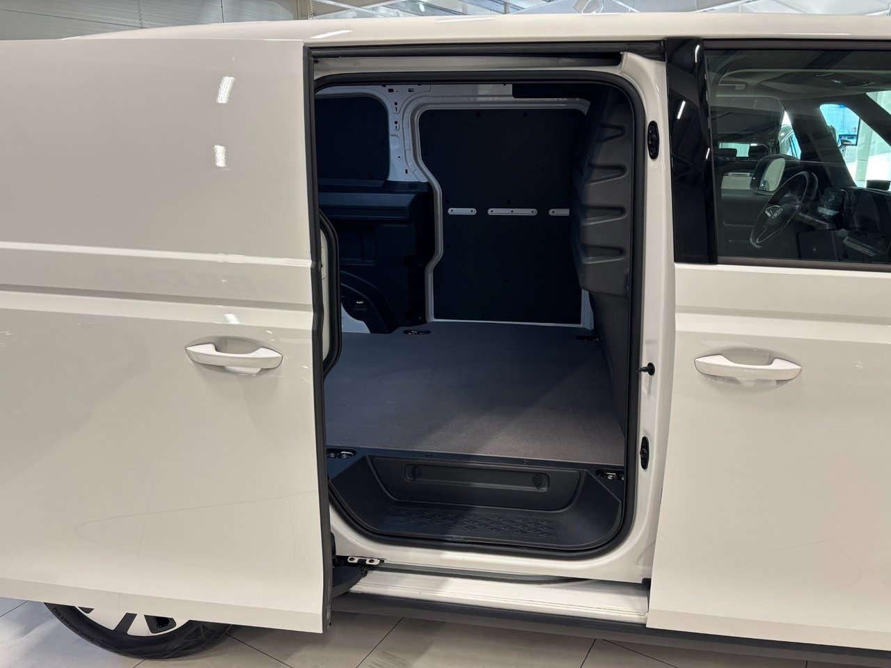 Volkswagen ID. Buzz 286 hk 2025, bild 5/20