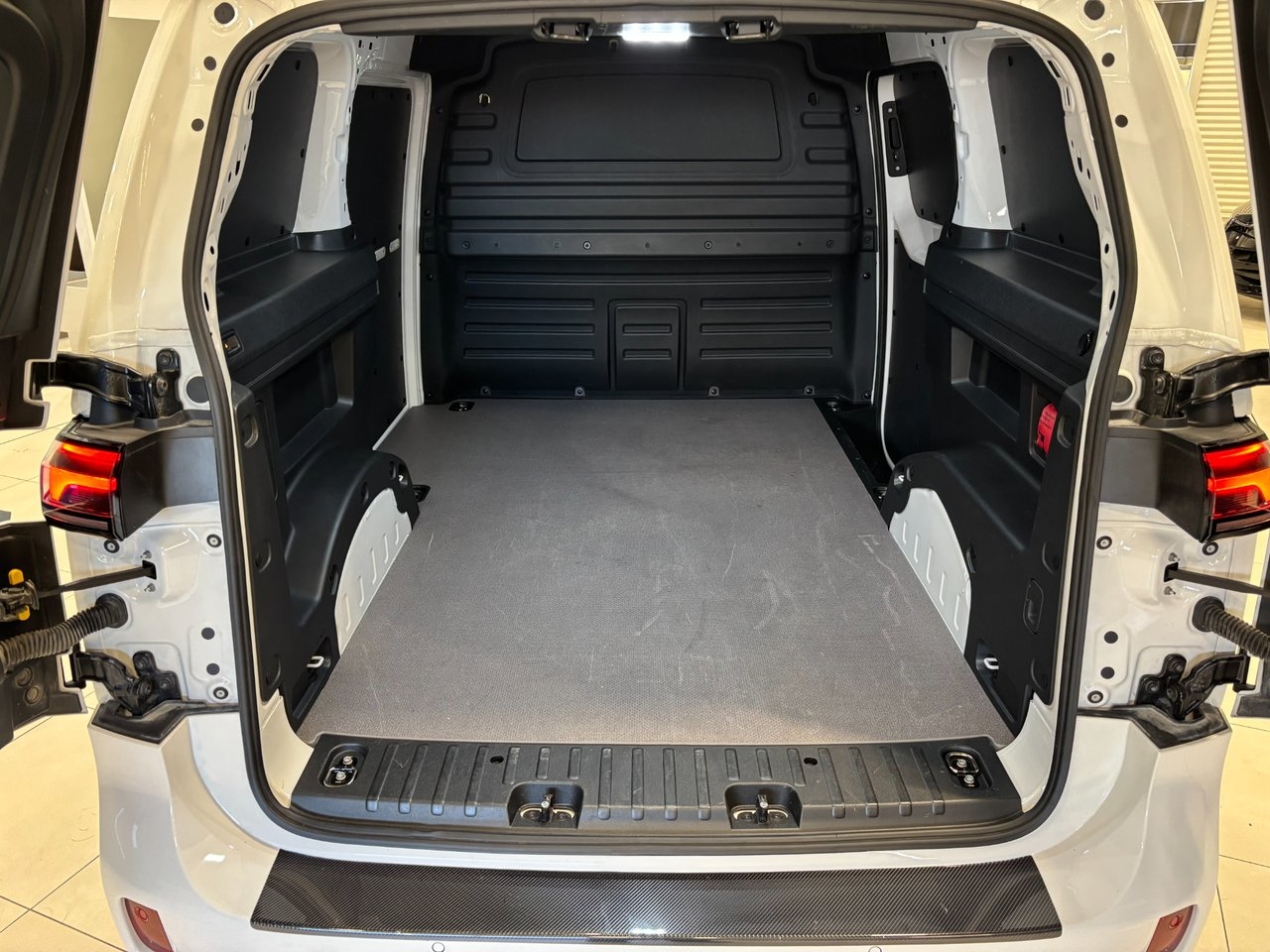 Volkswagen ID. Buzz 286 hk 2025, bild 7/20