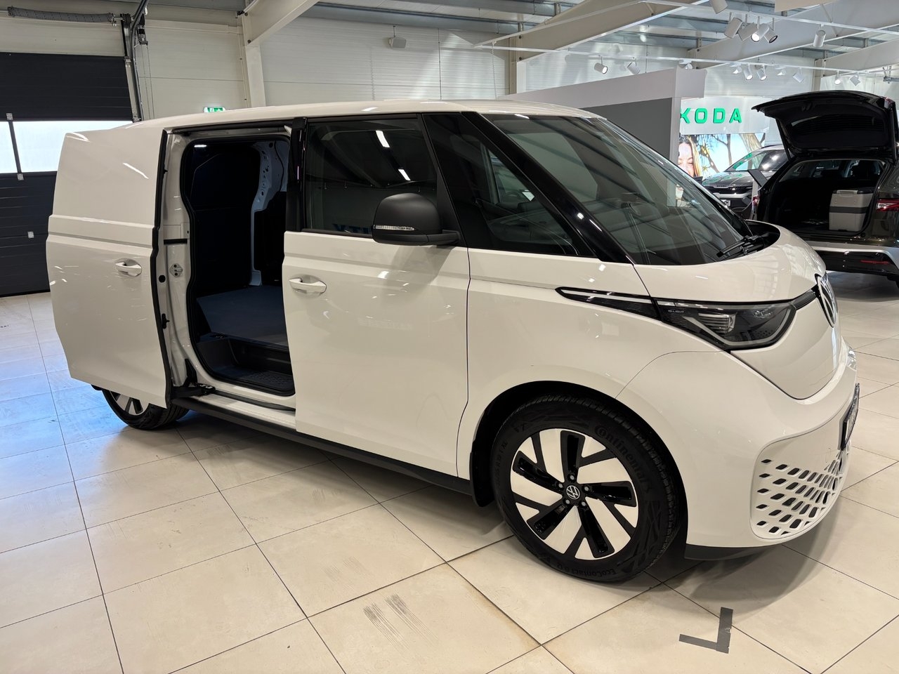 Volkswagen ID. Buzz 286 hk 2025, bild 4/20