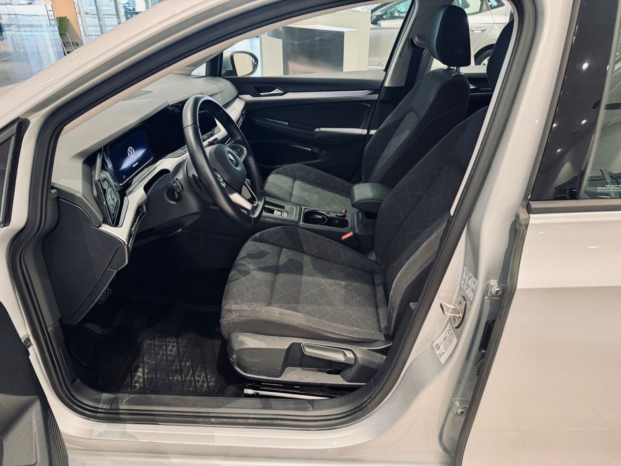 Volkswagen Golf 1.5 TGI 2023, bild 2/10