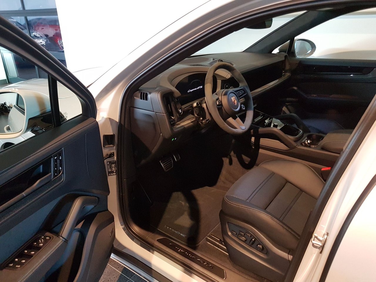Porsche Cayenne 2025, photo 5/10