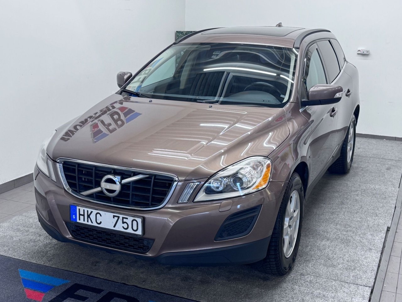 Volvo XC60 D4 Momentum 2013, photo 3/10