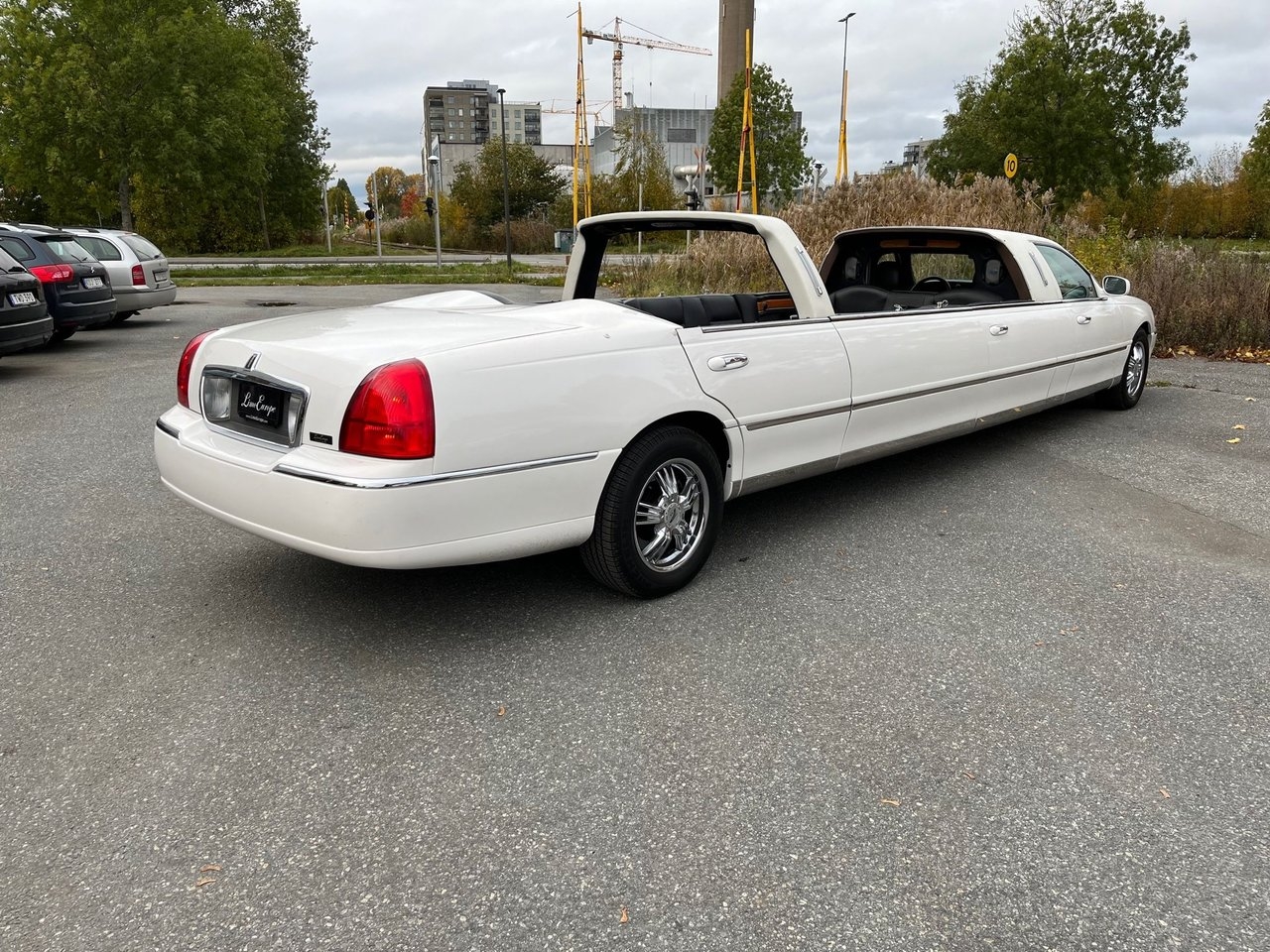 Lincoln Town Car 2006, kuva 2/10