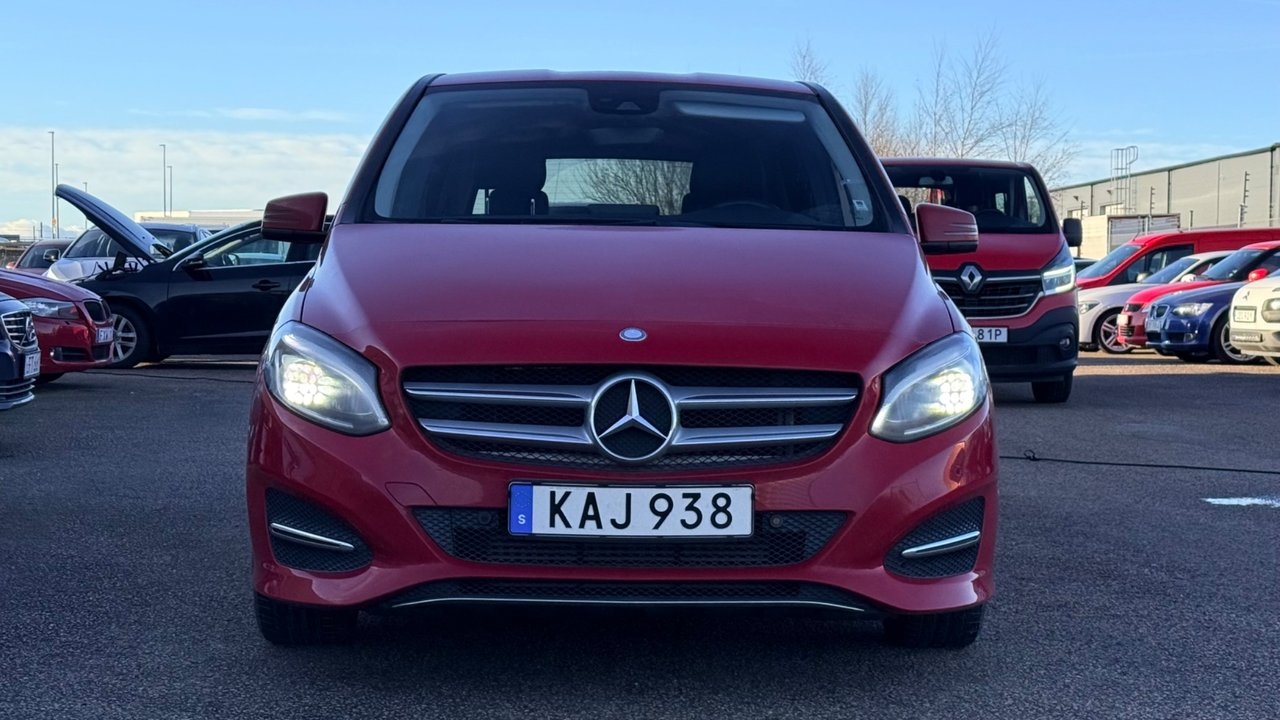 Mercedes-Benz B 180 7G-DCT Urban 2015, bild 2/10