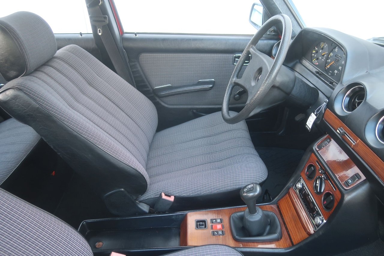 Mercedes-Benz 200 NYSERVAD BESIKTIGAD 1985, bild 7/10