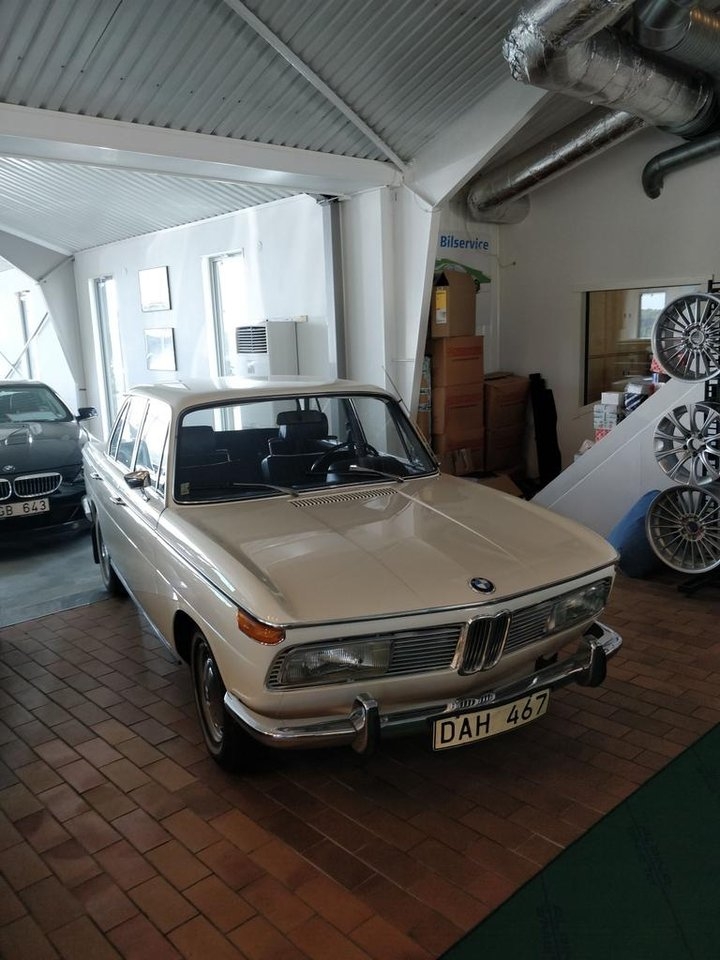 BMW 2000
