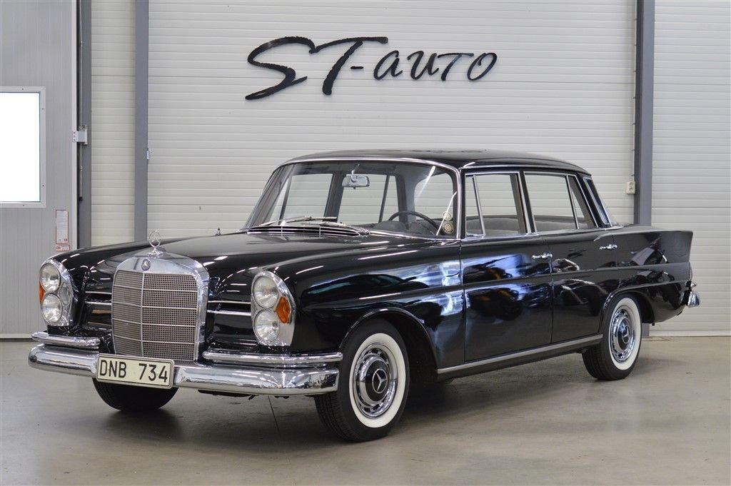 Mercedes-Benz 220