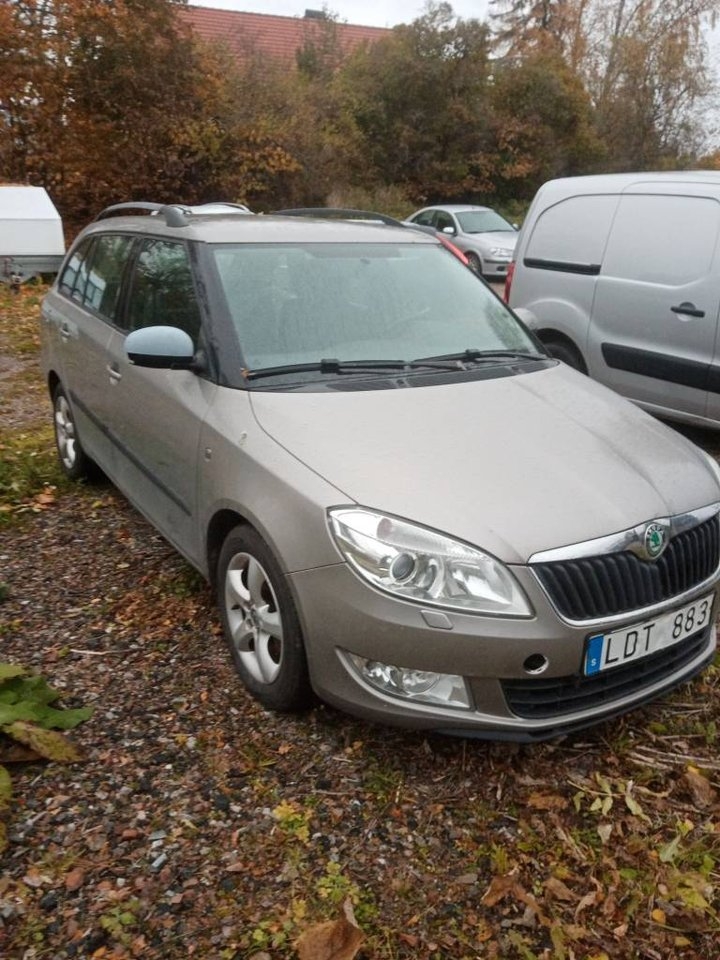 Skoda Fabia Kombi 2011, bild 2/15