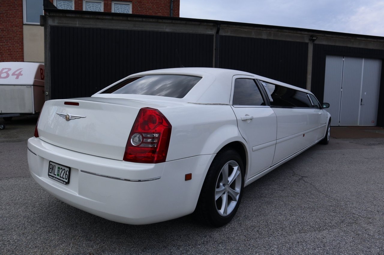 Chrysler 300C 3.5 V6 Limousine 2008, photo 6/10