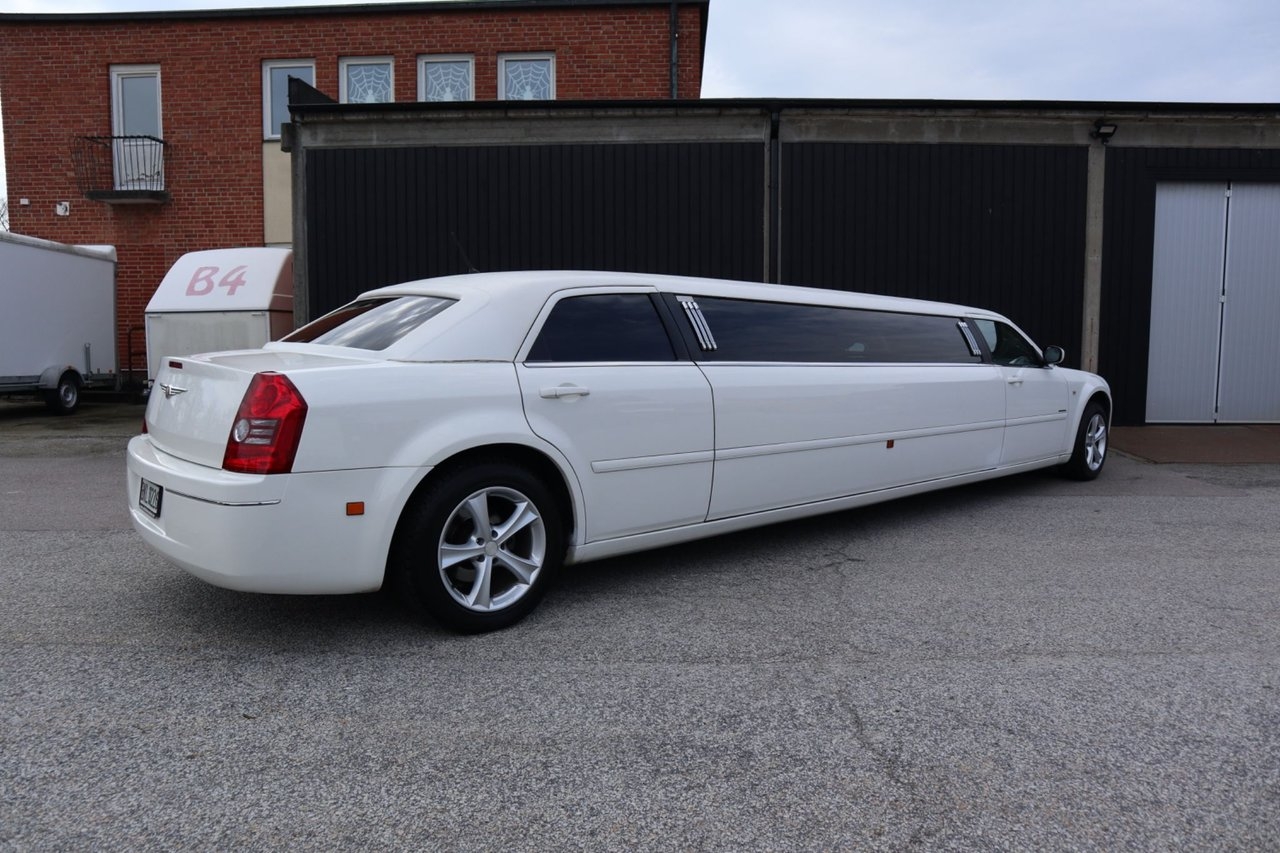 Chrysler 300C 3.5 V6 Limousine 2008, photo 7/10