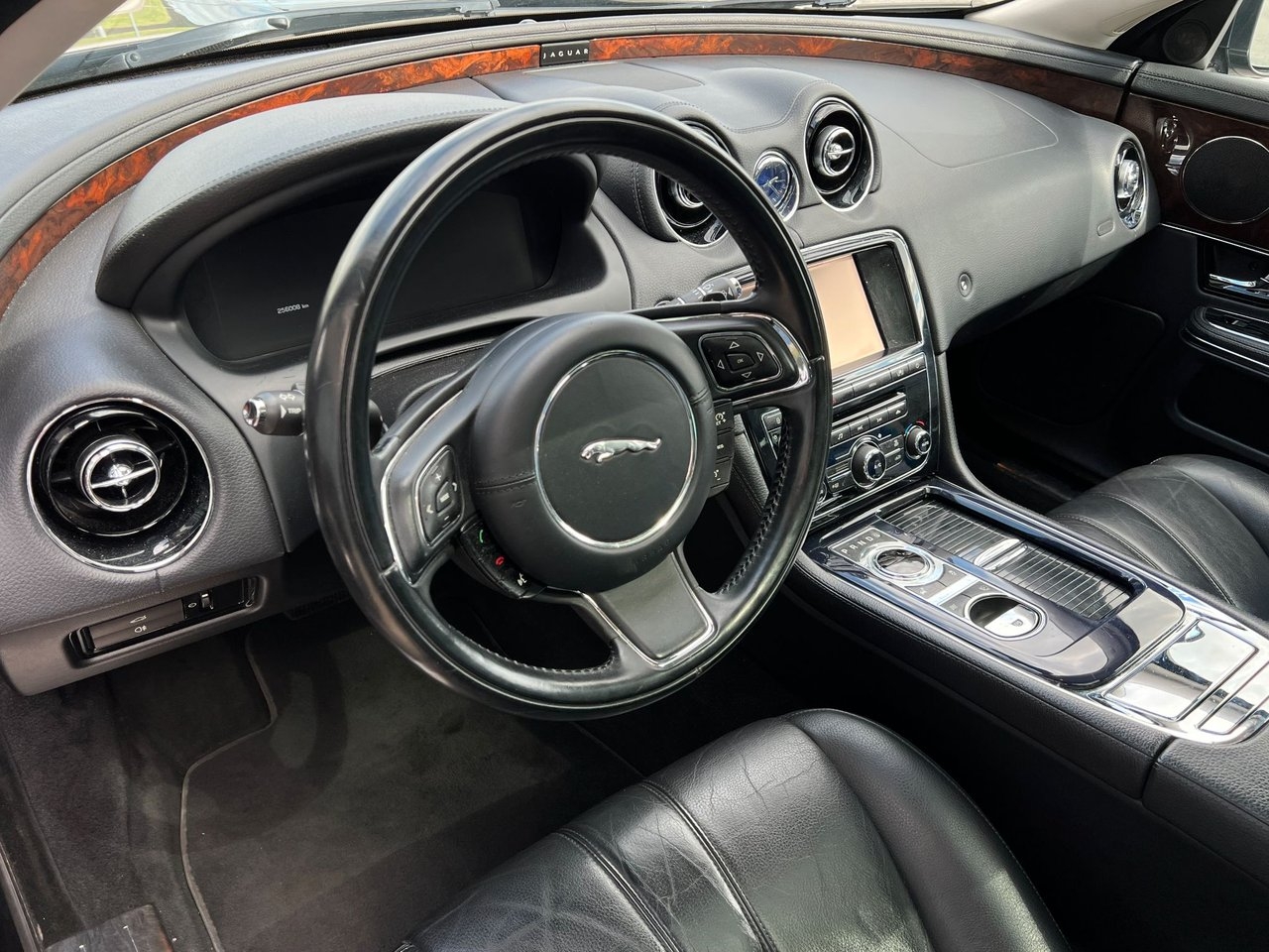 Jaguar XJ 3.0 V6 275HK / Luxury 2011, kuva 7/8