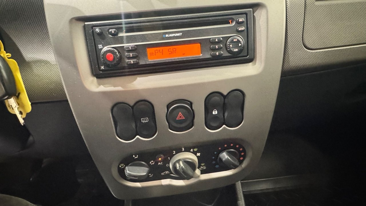 Dacia Sandero 1.6 E85 Euro 4 2009, bild 4/9