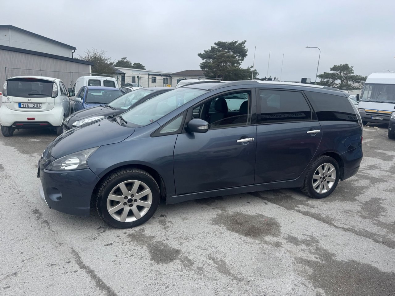 Mitsubishi Grandis 2007, photo 2/10
