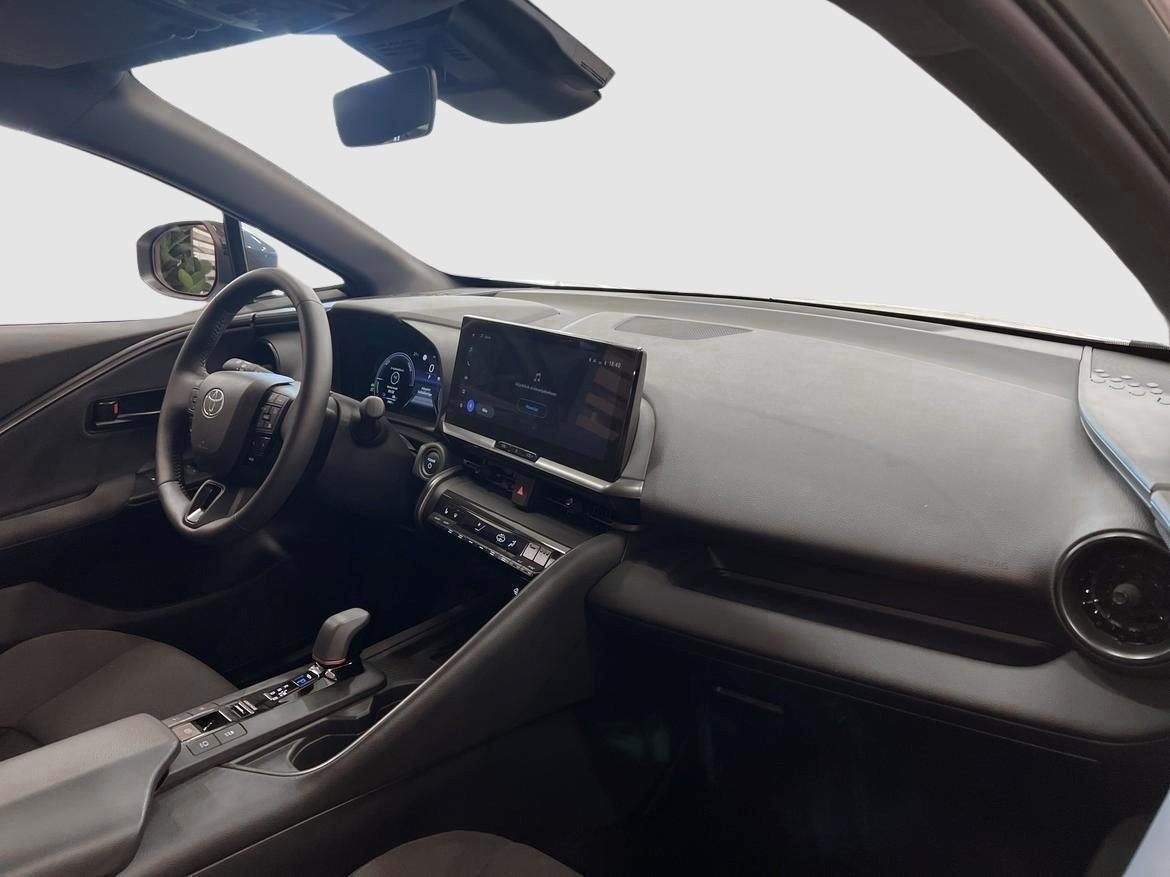 Toyota C-HR 2024, photo 7/17