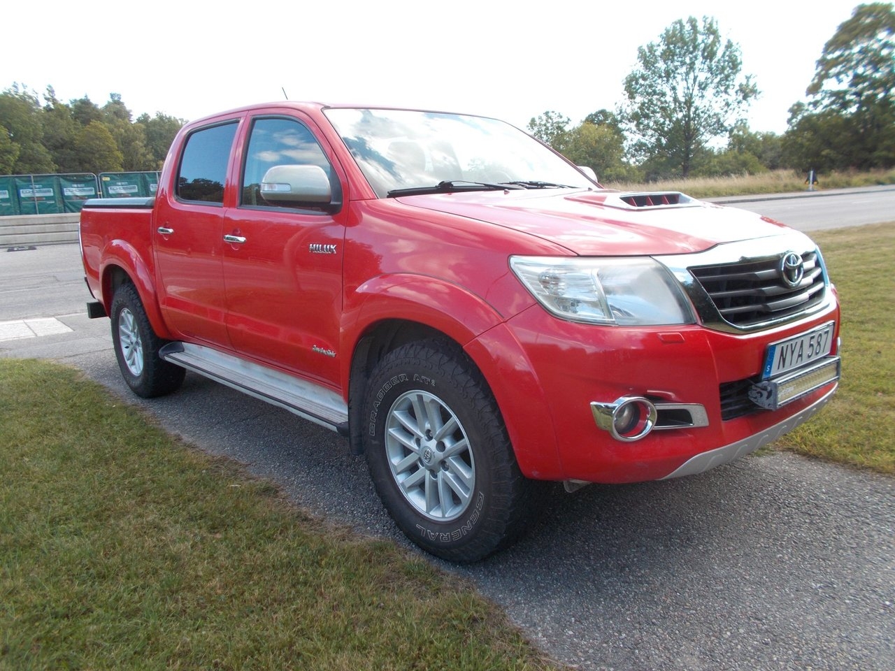 Toyota HiLux 2016, kuva 2/10