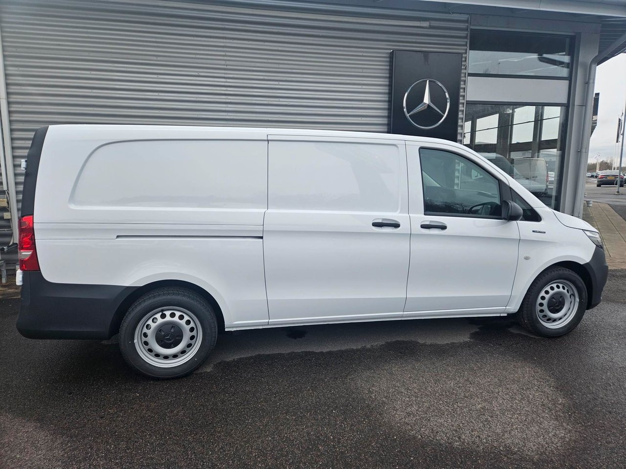 Mercedes-Benz eVito 112 skåp ex 2023, bild 2/4
