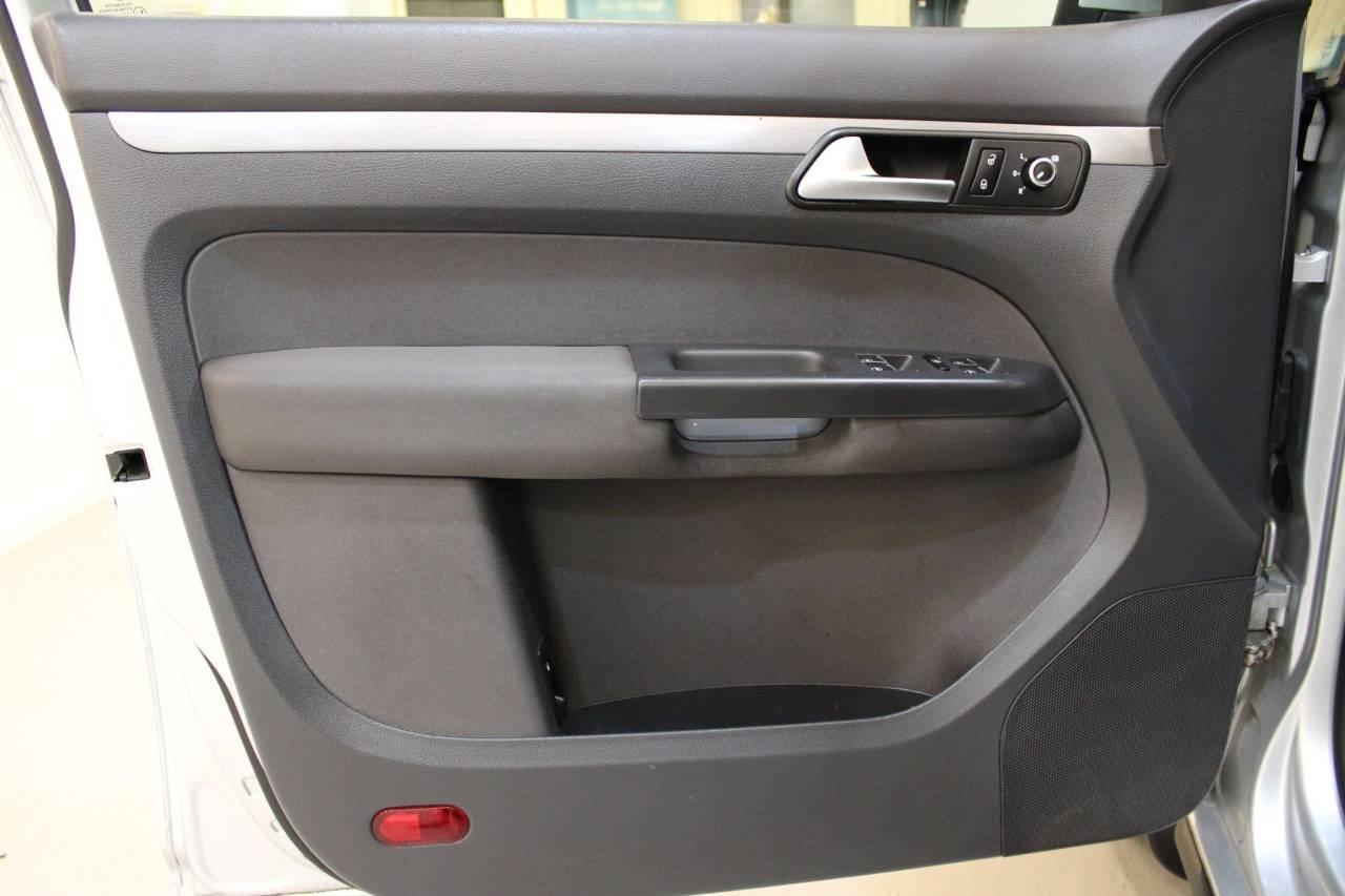 Volkswagen Touran 2012, bild 7/10