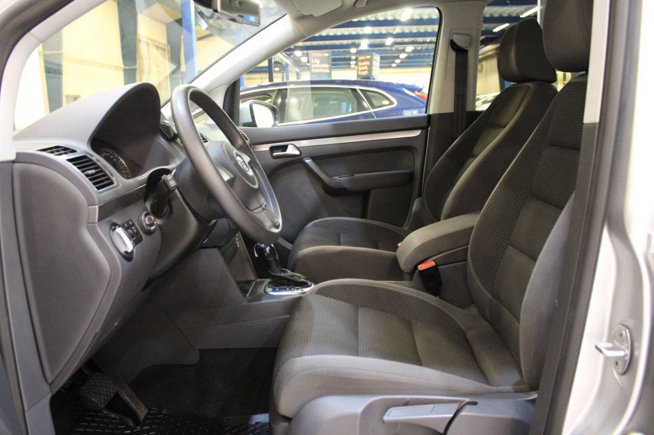 Volkswagen Touran 2012, bild 6/10