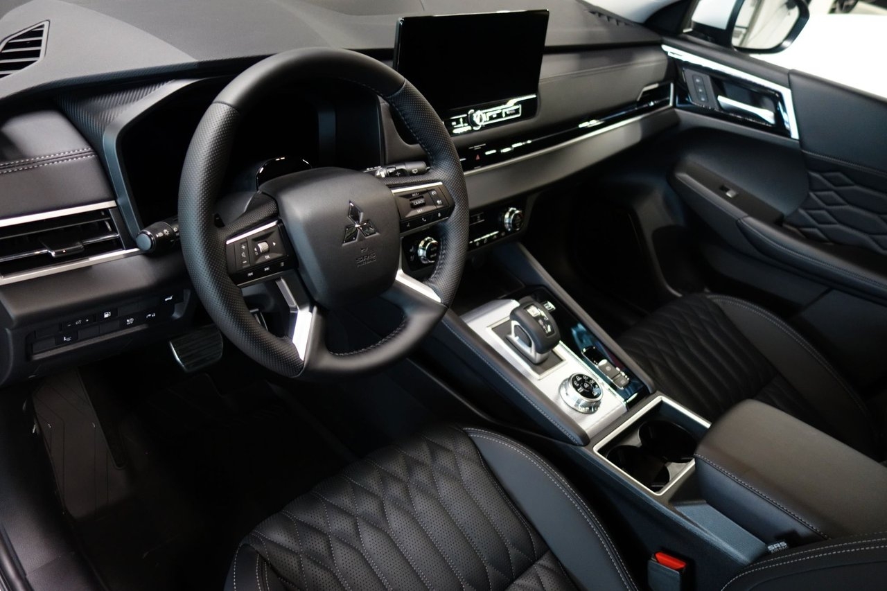 Mitsubishi Outlander PHEV Instyle 4WD 2025, bild 5/8