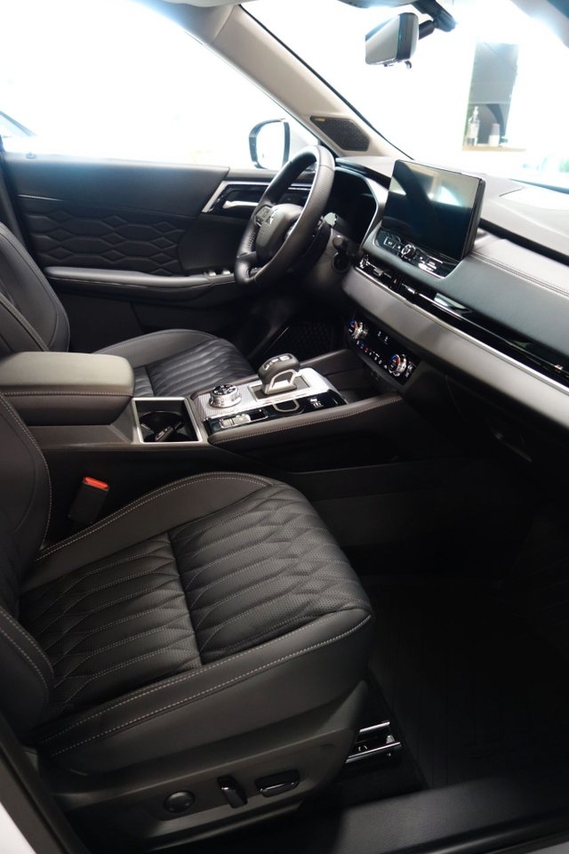 Mitsubishi Outlander PHEV Instyle 4WD 2025, bild 7/8