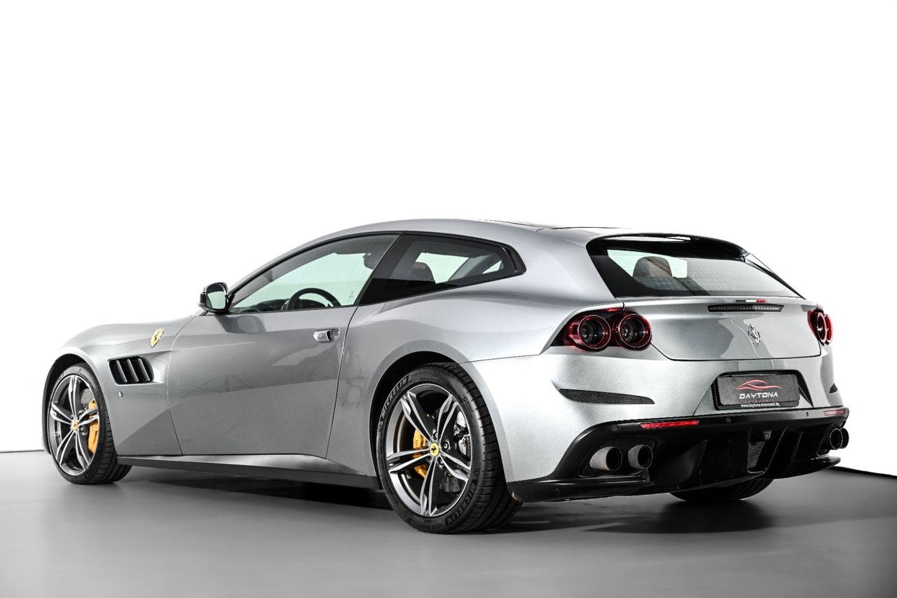 Ferrari Lusso GTC4 V12 6.3 2017, photo 3/27