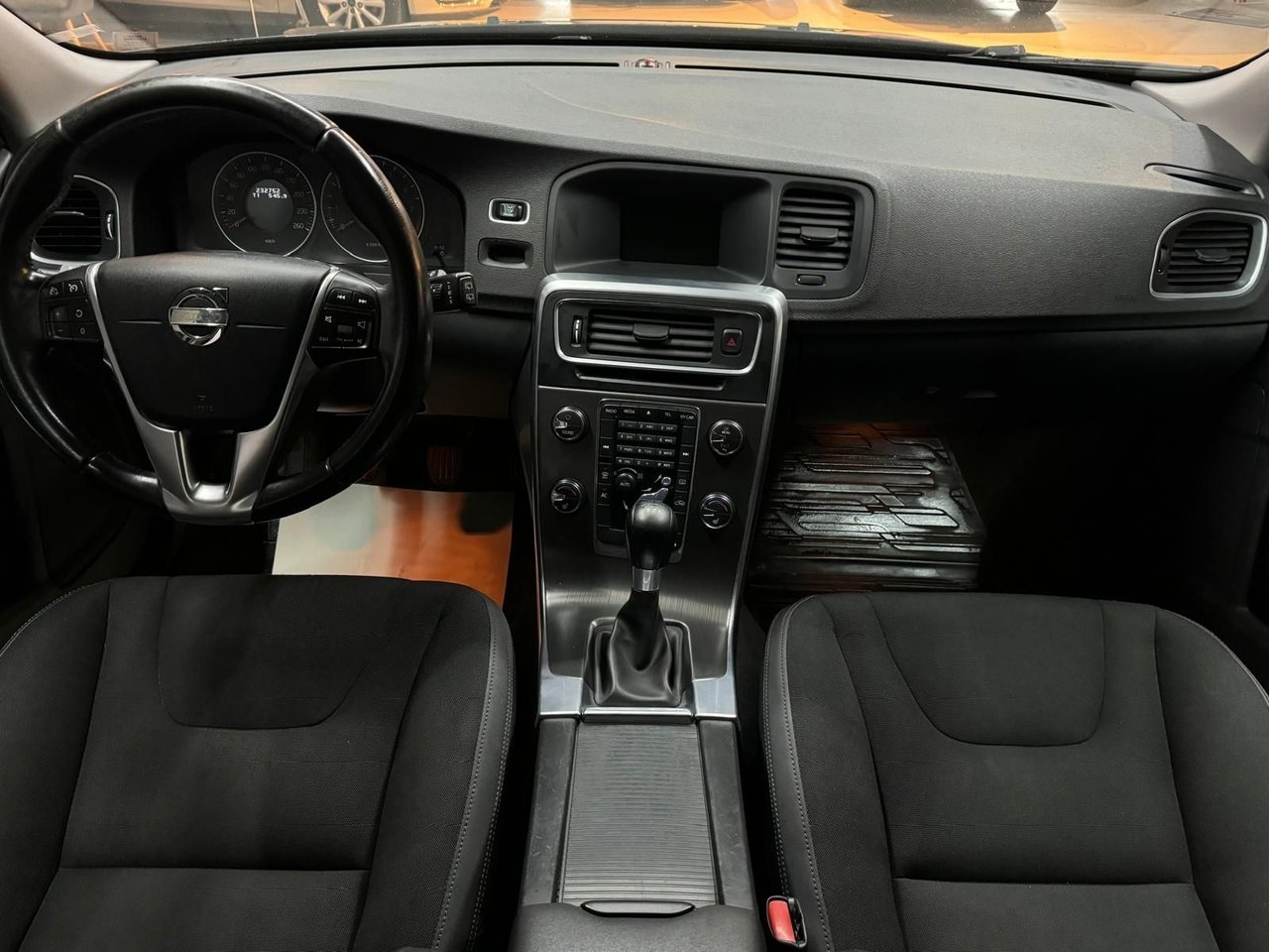 Volvo V60 T3 Momentum Euro 5 2011, kuva 6/10